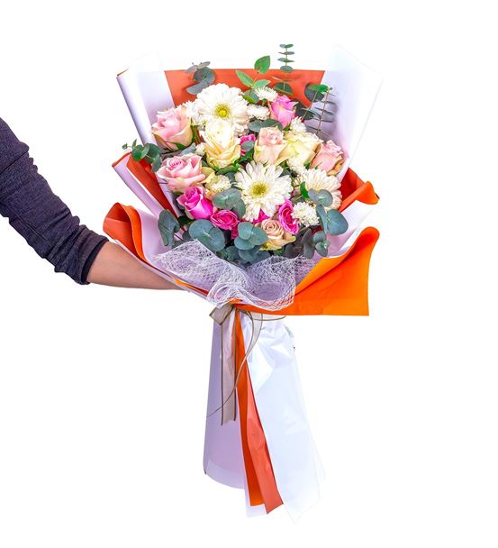 Pastel Turuncu Beyaz Ambalajda Gül Gerbera Buketi